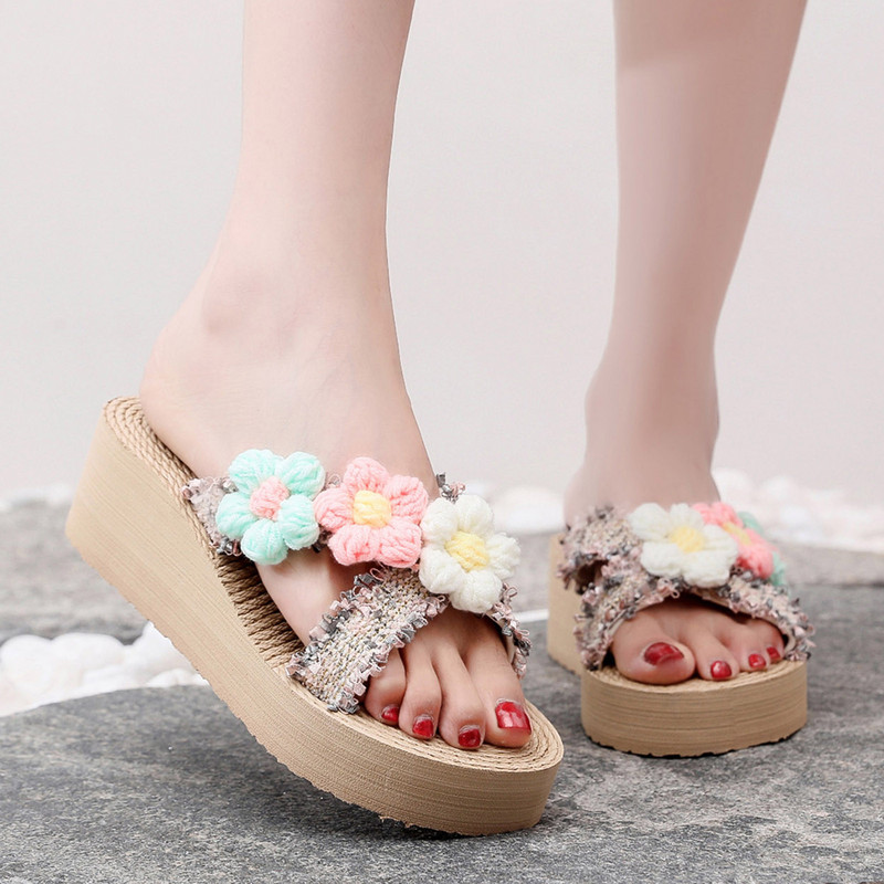 Ανοιξιάτικες καλοκαιρινές γυναικείες παντόφλες με χοντρή σόλα με σφήνα τακούνι χρώματος λουλούδι Σαγιονάρες με ανοιχτό δάχτυλο ελαφριά άνετα παπούτσια σανδάλι παραλίας