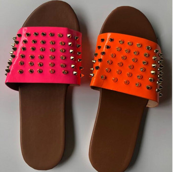 2022 Дамски чехли Модни домашни пързалки Летни плажни джапанки Модни домашни дамски обувки с нитове Дамски чехли за жени