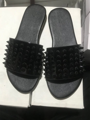 2022 Дамски чехли Модни домашни пързалки Летни плажни джапанки Модни домашни дамски обувки с нитове Дамски чехли за жени