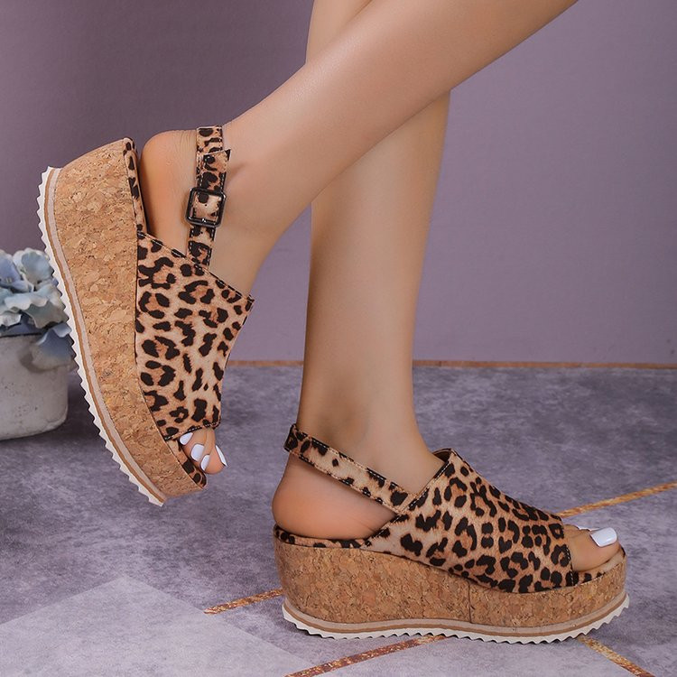 2023 m. vasaros moteriškos laisvalaikio sandalai Nauji pleištiniai sandalai atvirais moteriškais batai Madingi leopardo rašto aukštakulniai platforminiai sandalai