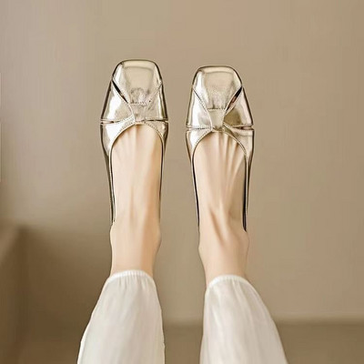 Elegantiški ir stilingi moteriški vasariniai sandalai su aukso ir sidabro spalvos su tuščiavidurio dizaino prabangiais kvadratiniais pirštais žemakulniai batai 2023 m.