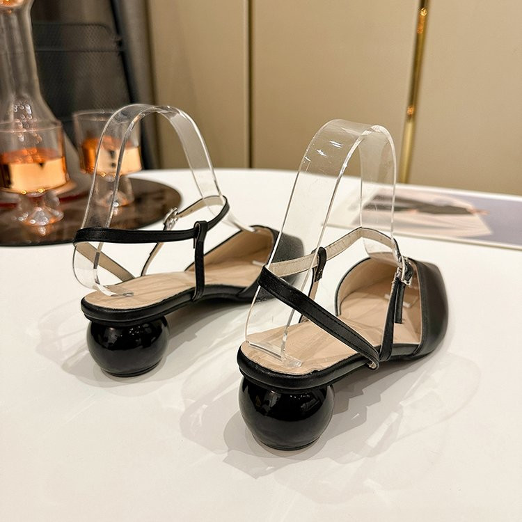 Νέα πέδιλα Pointy Strap Γυναικεία καλοκαιρινά γυναικεία σέξι αγκράφα με κορδόνια με τετράγωνο χοντρό τακούνι Bao Head Γόβες με αγκράφα μίας γραμμής