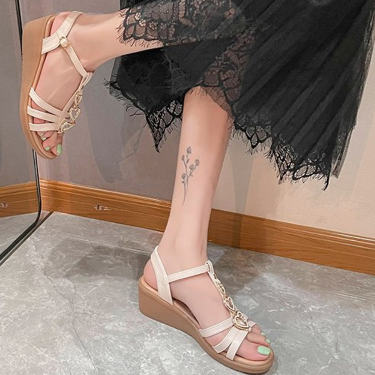 Mode Vasaras modes Ērti sieviešu apavi Plakanas ķīļveida sandales Ērtas Sirds formas iesiešanas sieviešu ikdienas sandales