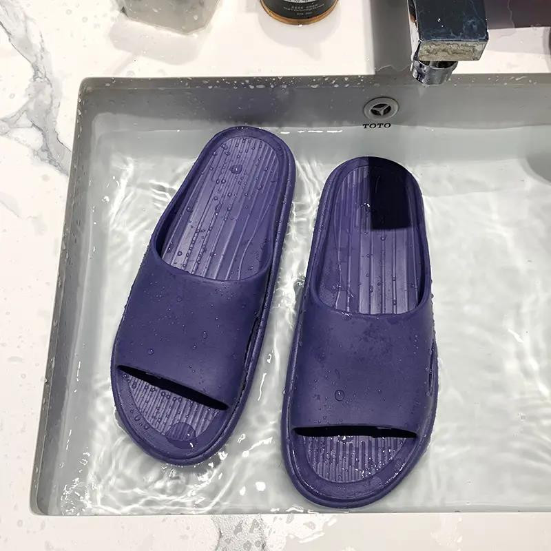 Ljetne muške otvorene prste Jedna riječ Ležerne papuče Mekano dno Neklizajuće Otporne na habanje Lagane kućne tihe papuče Kupaonske papuče