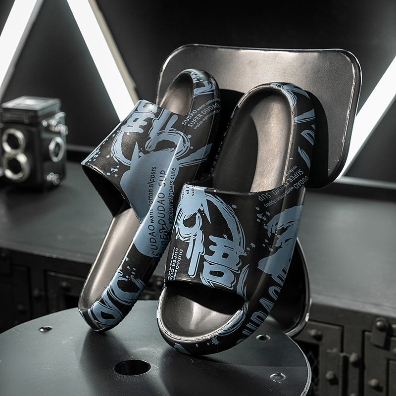 2023. gada vasara, jauni vīriešu čības, multfilmas citplanētiešu raksts, āra pludmale, neslīdoša bieza vannas istabas platforma, mīksta zole, EVA, mājas grīdas slidkalniņi