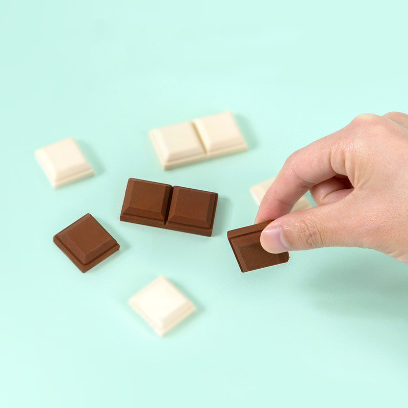 1 kom. Gumica za brisanje u obliku čokolade. Pribor za učenje