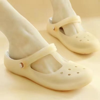 EOFK suvised naiste sandaalid puukingad Säravad läikivad värvid Lady Jelly Flat Comfort Sandaalid Sõjakingad