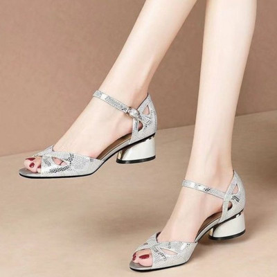 2022 Νέα γυναικεία σανδάλια Peep Toe Μόδα σέξι με μεσαία τακούνια καλοκαιρινά παπούτσια με λουράκι με αγκράφα Αστραγάλο zapatos mujer