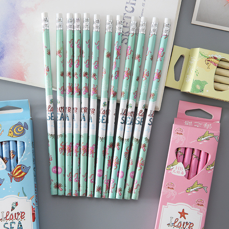 EZONE 12PCS Drvena olovka Drveno tijelo s otisnutim crtanim uzorkom Studenti Olovka Gumica Olovka Dječja Netoksična olovka Pisaći pribor