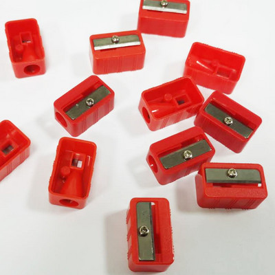 Műanyag mini piros ceruzahegyező egylyukú tanulóknak írószer kellékek téglalap alakú vágókés kis kézi ceruzahegyező