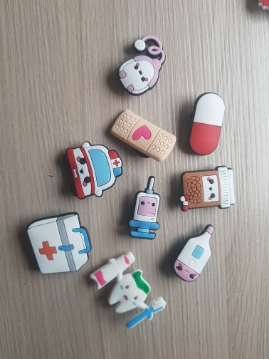 8-10 komada slatkih medicinskih potrepština PVC kapice za olovke Poklopac za olovke Uredski pribor Zavoj Poklopac za pilule Slamka Stetoskop Šarm Poklon za liječnika