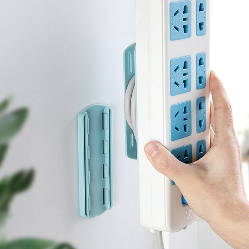 Lipnus maitinimo juostelės laikiklis su kabelių laikikliu, sieninio skydelio lizdo laikiklis namų organizatoriaus nuotolinio valdymo pultu