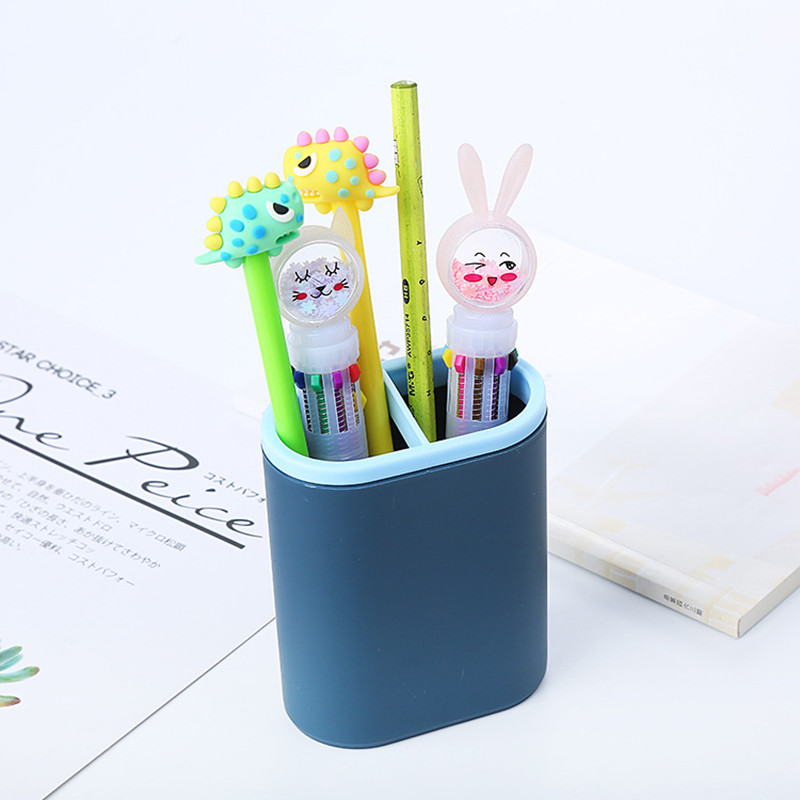 Srednjoškolci na početku praktične tiskanice Razvrstavanje stolova i primanje kreativnih darova za aktivnosti