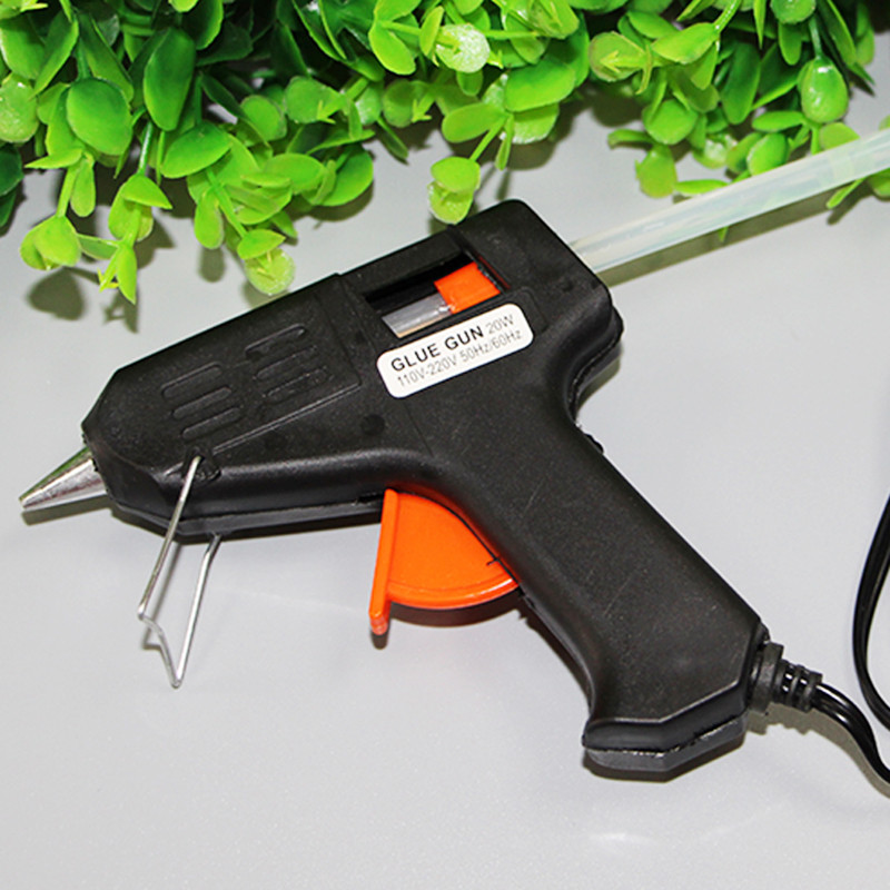 1 vnt „pasidaryk pats“ kištukas, aukštos temperatūros šildytuvas, tirpstantis karštų klijų pistoletas