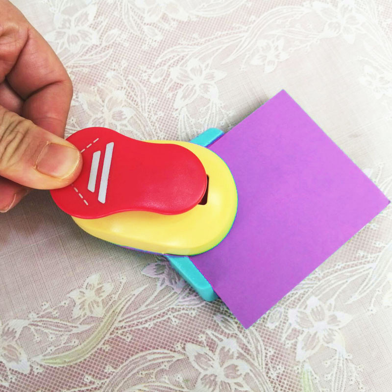 Kahekordse võrdse joonega nurgaga käsitöö stantsimiskõver isetegemine piirdeauguga augustatav paberilõikur, reljeefne paberilõikur