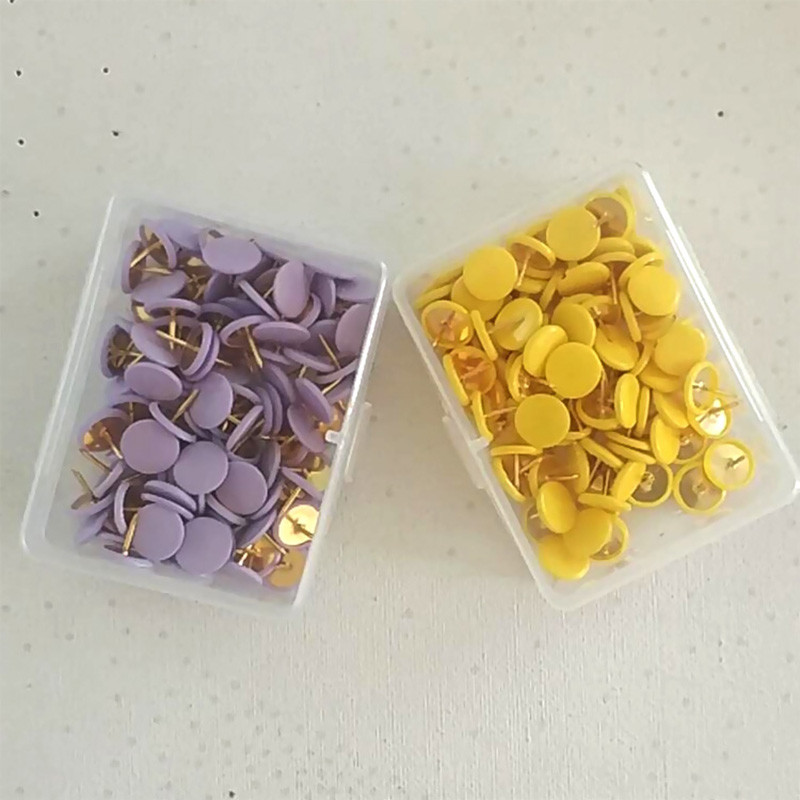 100 tk Pöidlad nööpnõelad Plastikust metallist korgist tahvel Pöidlakaudid nööpnõelad Mood Kirjatarbed Nööbid Kontori koolitarbed