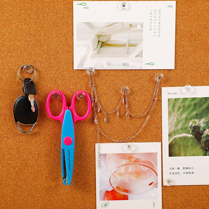 Läbipaistvad tihvtid Väikesed plastikust pöidlakinnitused terasest otsaga ja läbipaistvast plastikust peaga tihvtid korkplaadi jaoks