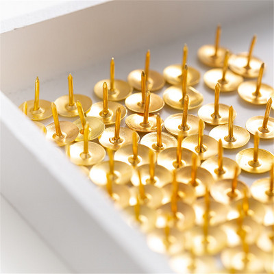 100db/doboz Arany színű fém hüvelykujjas faliújság Üzenetpapír Fix tűtűk Irodai kötözési kellékek nyomócsapok
