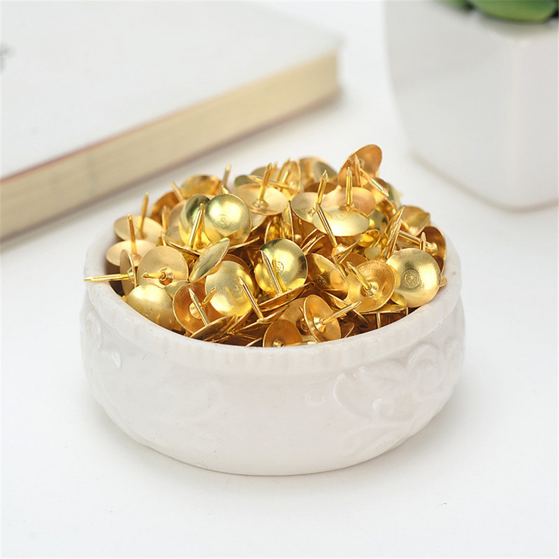 100db/doboz Arany színű fém hüvelykujjas faliújság Üzenetpapír Fix tűtűk Irodai kötözési kellékek nyomócsapok