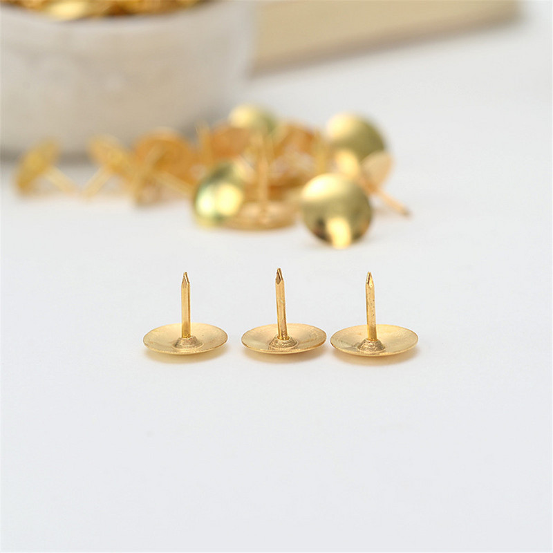 100db/doboz Arany színű fém hüvelykujjas faliújság Üzenetpapír Fix tűtűk Irodai kötözési kellékek nyomócsapok