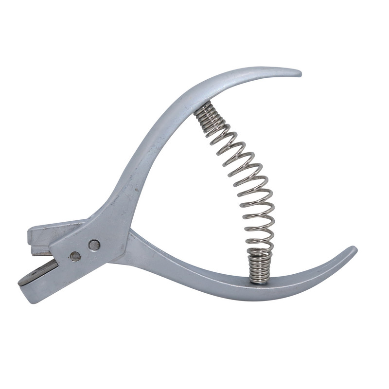 1 tk. augustaja, riidetahvli kaitsetangid, koolikontor, metallist ühe auguga augustaja, paberist käsitsi augustaja.