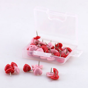 50 kom. Plastični kvalitetni slatki ukrasi u obliku srca, ubod za palčeve, uredski čavlići, pribadača, zidna glava, pluteni filc, papirni uvez