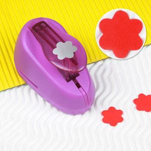 Noua sosire Mașină de embosare fără efort Craft Paper Pomson Card EVA Copii Handmade Materiale DIY Dispozitiv de embosare Perforator