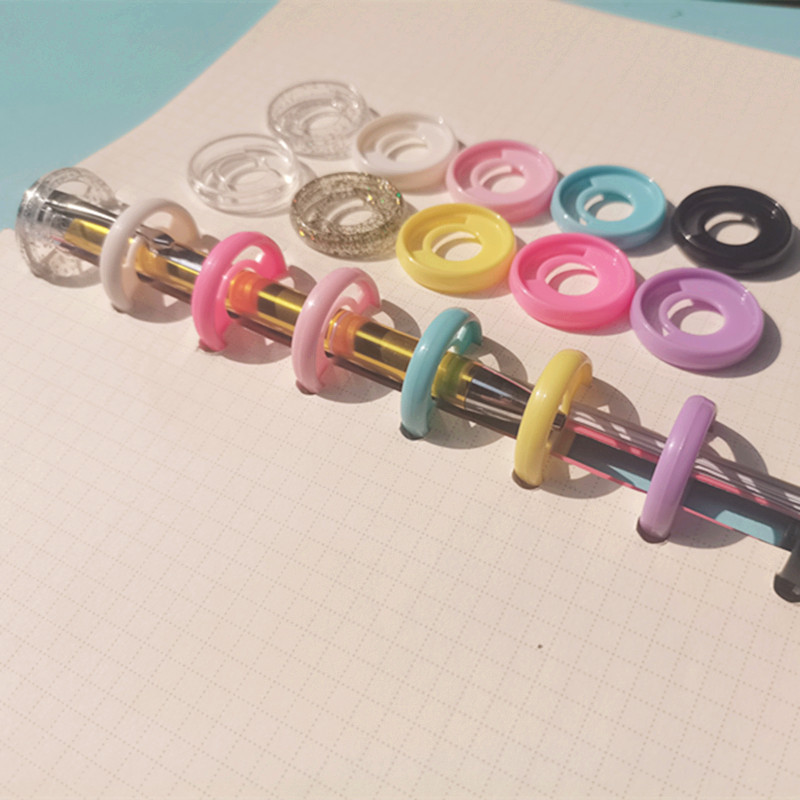 30PCS28MM uus seeneauguga märkmikuköitmistarvikud saab sisestada pliiatsi plastikust köitmisrõngast, sidumispandlast,