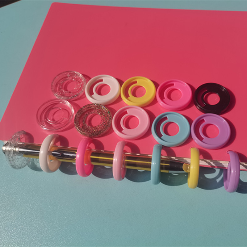 30PCS28MM uus seeneauguga märkmikuköitmistarvikud saab sisestada pliiatsi plastikust köitmisrõngast, sidumispandlast,