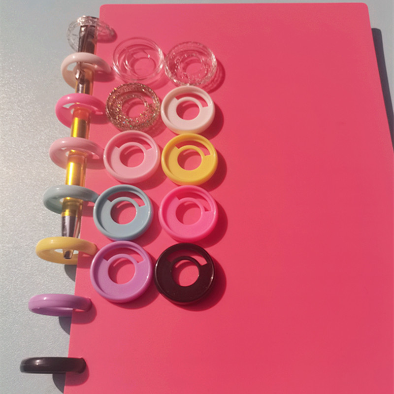 30PCS28MM uus seeneauguga märkmikuköitmistarvikud saab sisestada pliiatsi plastikust köitmisrõngast, sidumispandlast,