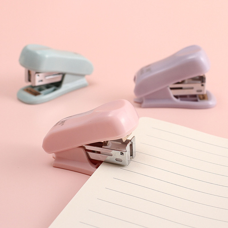 Rankinis segiklis mini biuro segtuvų rinkinys, 400 vnt. 24/6 kabės, skirtos namų mokyklos biuro verslui 20 lapų talpa