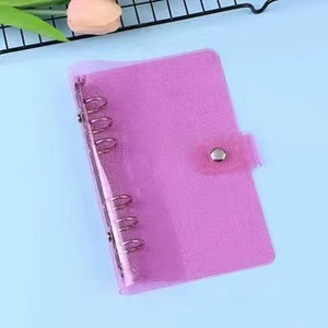 A7 izmēra caurspīdīgs, mīksts PVC 6 gredzenu iesiešanas piezīmjdatora vāks ar spiedpogas aizdari žurnālu plānotājam biroja kancelejas piederumiem