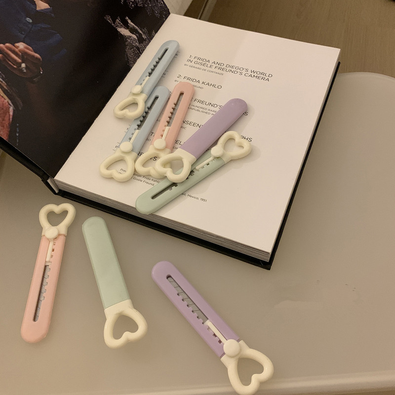 MINKYS Kawaii Mini buzunar Love Heart Art Cuțit utilitar Express Box Cuțit tăietor de hârtie Artizanat Instrumente de împachetat Papetarie