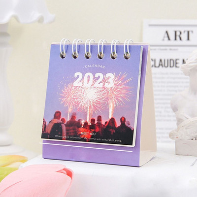 1 vnt. 2023 m. Naujųjų metų kalendorius Purpurinis debesies peizažo raštas Apverčiamas kalendorius staliniam kompiuteriui stovintis mini kalendorius