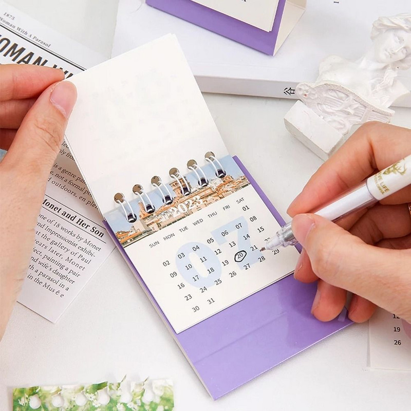 1 vnt. 2023 m. Naujųjų metų kalendorius Purpurinis debesies peizažo raštas Apverčiamas kalendorius staliniam kompiuteriui stovintis mini kalendorius