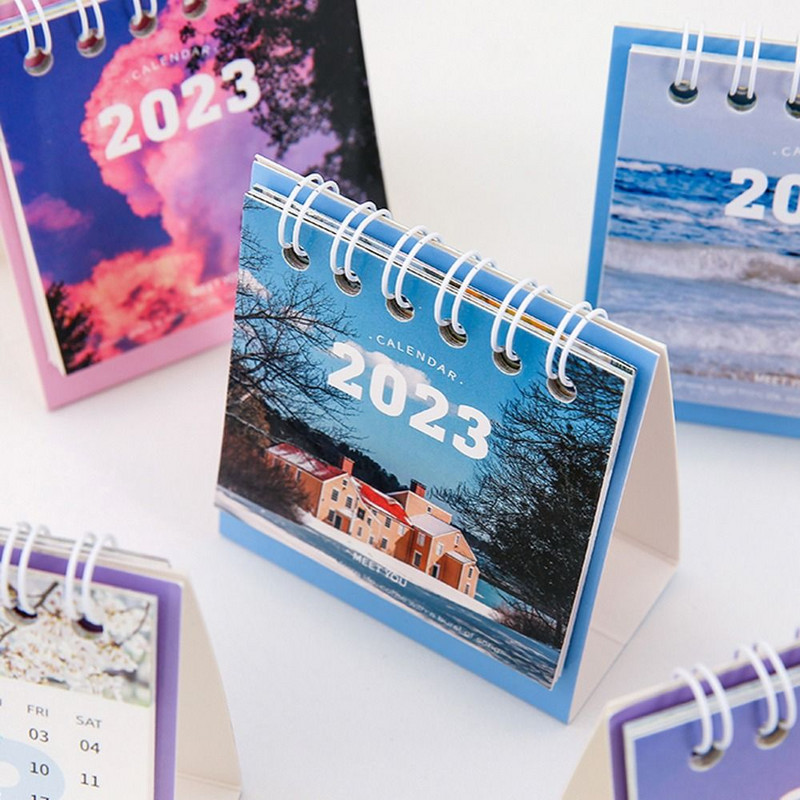 1 vnt. 2023 m. Naujųjų metų kalendorius Purpurinis debesies peizažo raštas Apverčiamas kalendorius staliniam kompiuteriui stovintis mini kalendorius