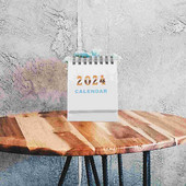Επιτραπέζιο καβαλέτο 2024 Mini Desk Calendar Home Fine 10X7,5CM Νεωτερική διακόσμηση γραφείου Δώρο Λευκή Βίβλος Φοιτητής