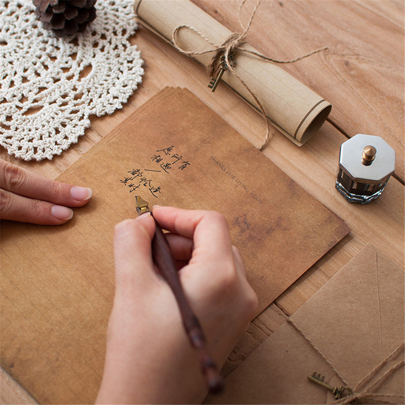12 ks/sada vintage kraft obálok s príveskom, konopné lano, príslušenstvo, písacie potreby, školské písacie potreby
