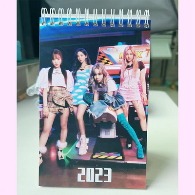 Kpop Stray Kids Novogodišnji stolni kalendar 2023. Ive Twice Aespa Stolni kalendar Organizator Planer Knjige Kalendar za 2023.