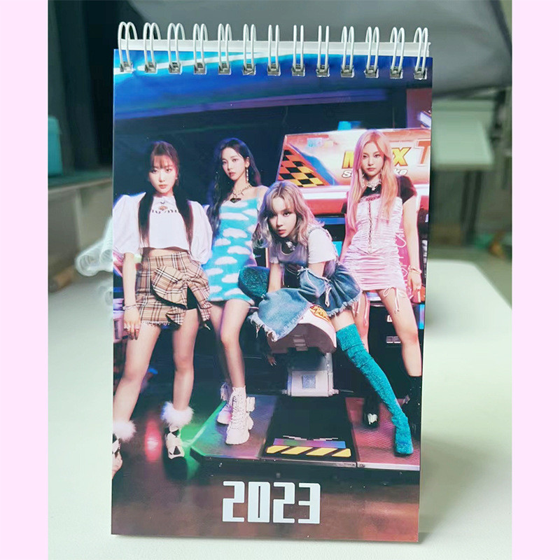 Kpop Stray Kids Novogodišnji stolni kalendar 2023. Ive Twice Aespa Stolni kalendar Organizator Planer Knjige Kalendar za 2023.