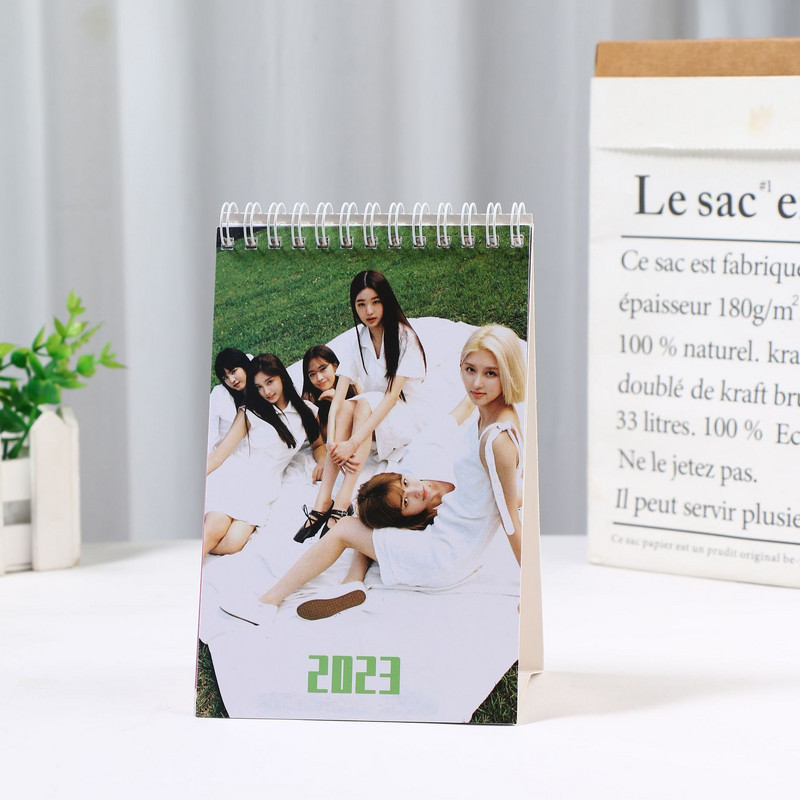 Kpop Stray Kids Novogodišnji stolni kalendar 2023. Ive Twice Aespa Stolni kalendar Organizator Planer Knjige Kalendar za 2023.