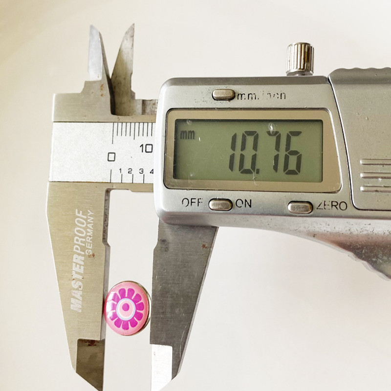 50 vnt. apvalus „pasidaryk pats“ raštas, plokščia galvutė, kūrybingas smeigtukas biuro dekoravimui