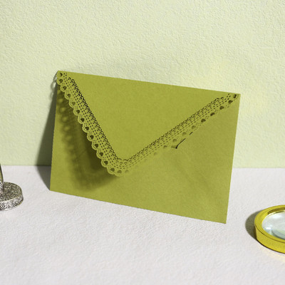 10 tk värviline õõnes kolmnurkne ümbrik Lasergraveerimine pits Sünnipäeva pulmakutse Pulmakutse vintage ümbrik