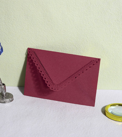 10 tk värviline õõnes kolmnurkne ümbrik Lasergraveerimine pits Sünnipäeva pulmakutse Pulmakutse vintage ümbrik