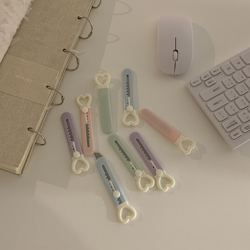 SKYSONIC Kawaii Mini Love Heart Art Cuțit utilitar Express Box Cuțit Cuțit pentru hârtie Artizanat Ambalare Lamă reîncărcabilă Instrument de papetărie