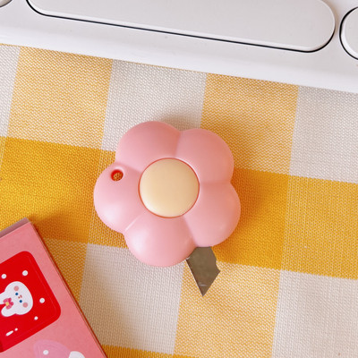 Cute Flower Dog Color Mini Portable Utility Knife Резачка за хартия Режеща хартия Острие за бръснач Канцеларски принадлежности Консумативи за рязане
