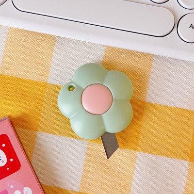Cute Flower Dog Color Mini Portable Utility Knife Резачка за хартия Режеща хартия Острие за бръснач Канцеларски принадлежности Консумативи за рязане