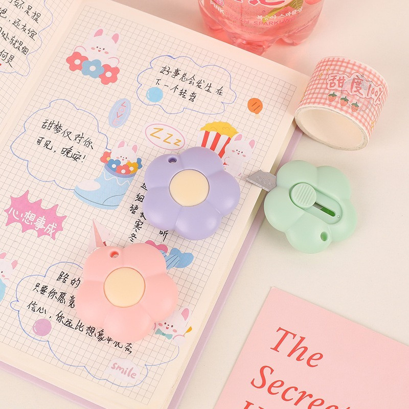 Jauks puķu suņu krāsas Mini pārnēsājams nazis Papīra griezējs Papīra griešanas žilete Biroja kancelejas piederumu griešanas piederumi