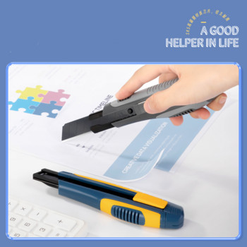 DELI TD502 1 БР. 2 цвята Автоматично заключване, пластмасова обвивка, прибиращ се помощен нож, офис нож за домашно изкуство, нож за хартия, нож за тапети