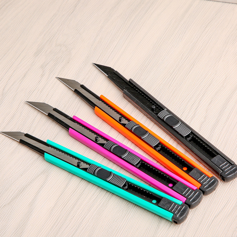 Pārnēsājams nerūsējošā tērauda nazis ar noņemamu asmeni studentiem un biroja darbiniekiem